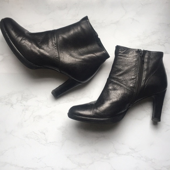 Stuart Weitzman Shoes - Stuart Weitzman Black Leather Ankle booties